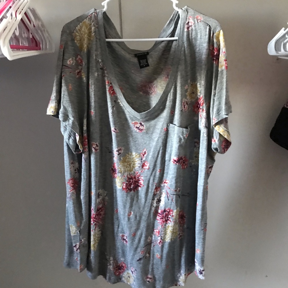 Torrid gray floral v-neck tee